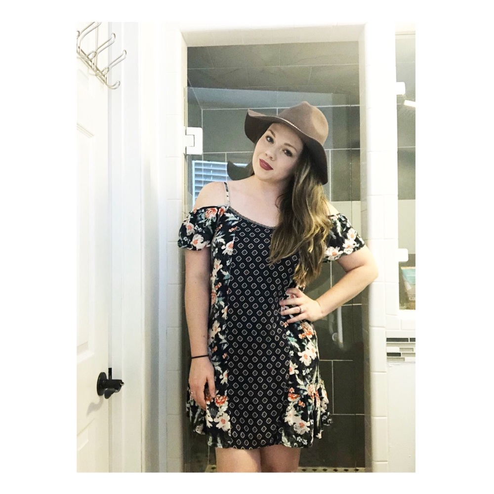 Xhiliratuon cold shoulder dress